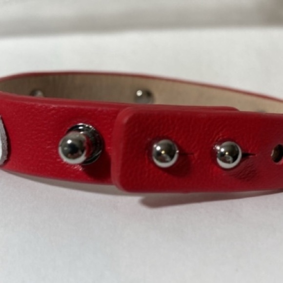 Rustic Cuff Genuine Leather Heart Cuff
Bracelet - Picture 7 of 10